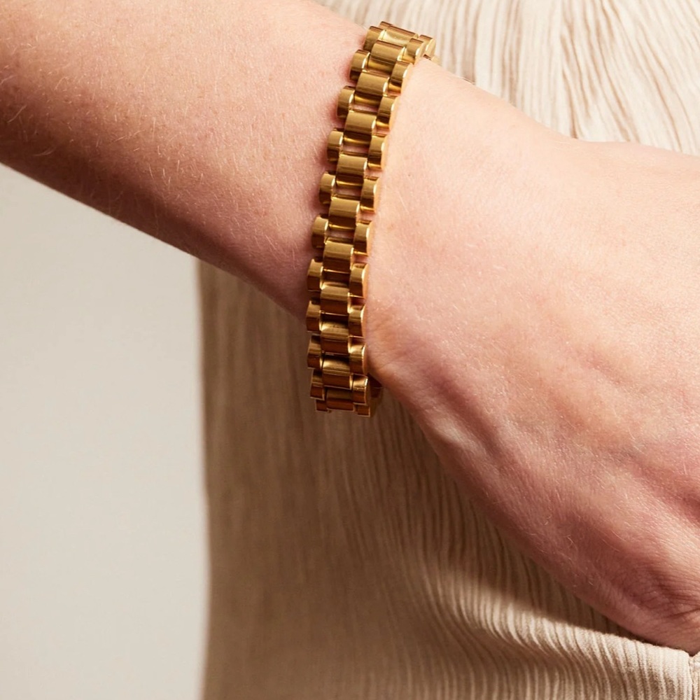 Gold bracelet